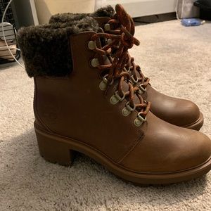 NWOT Timberland Fur brown leather Boots